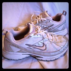 Nike Dart tennis shoes size 7